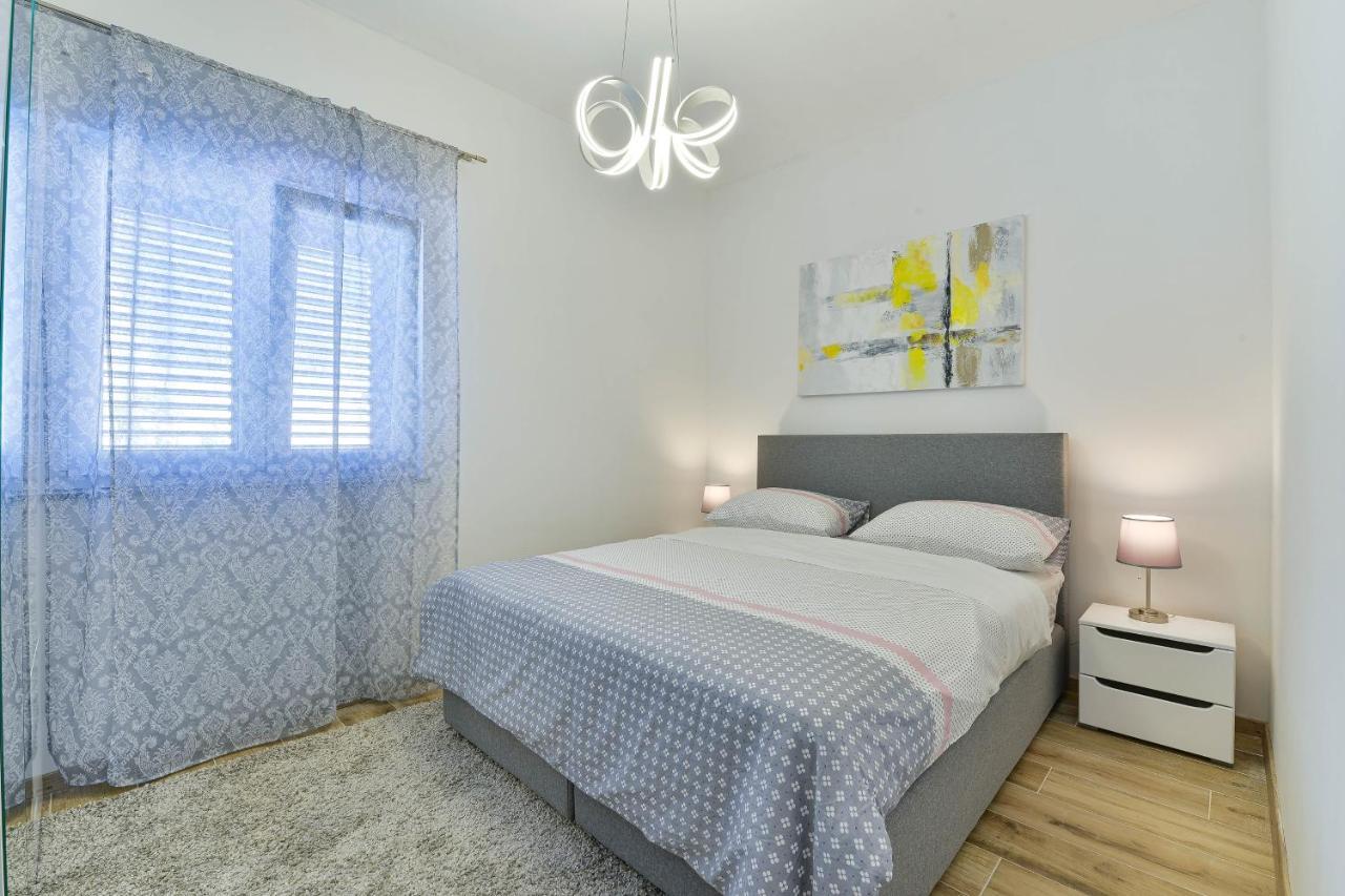 Family Friendly Apartments With A Swimming Pool Zadar - 18098 Esterno foto