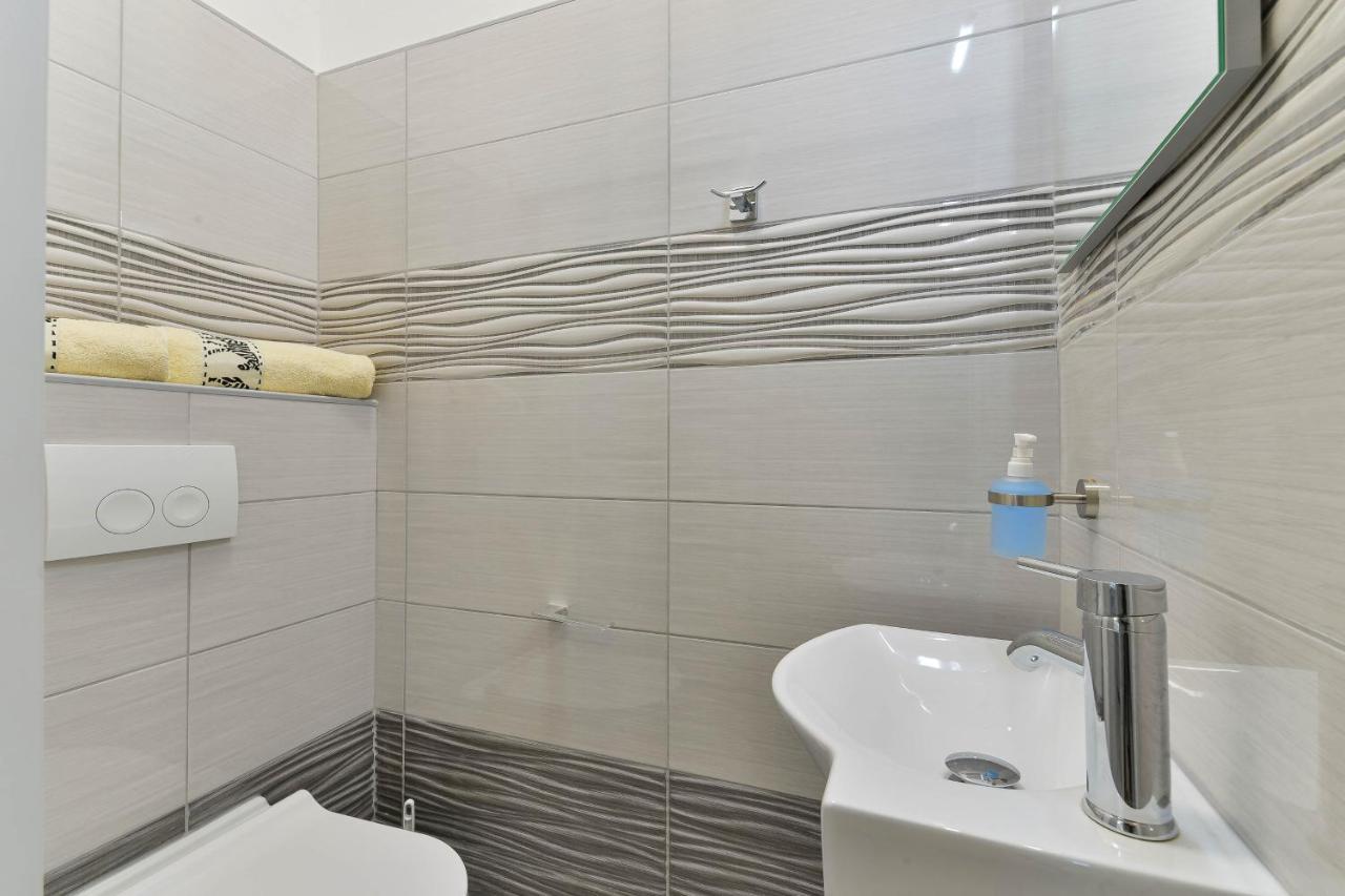 Family Friendly Apartments With A Swimming Pool Zadar - 18098 Esterno foto