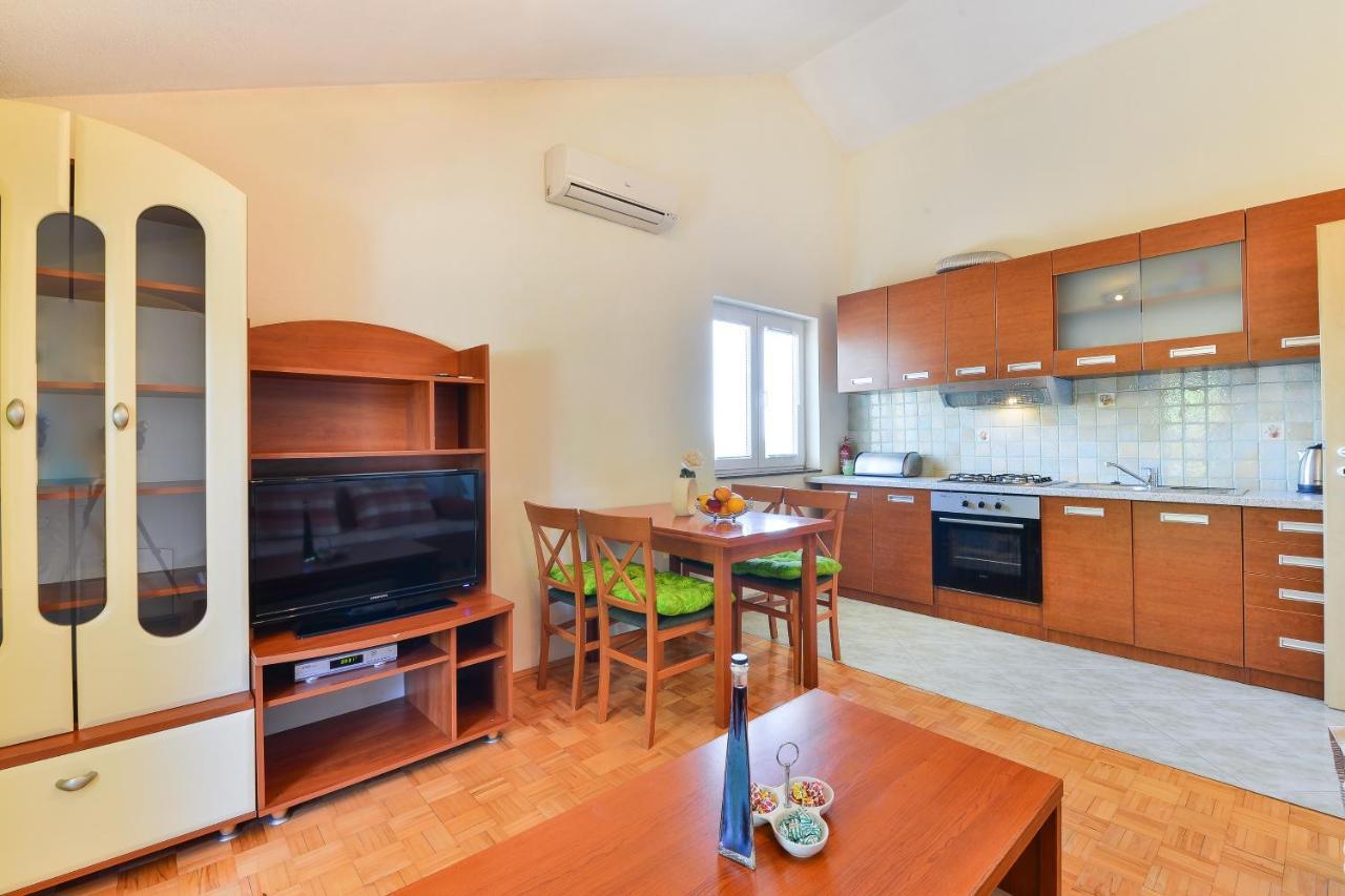 Family Friendly Apartments With A Swimming Pool Zadar - 18098 Esterno foto