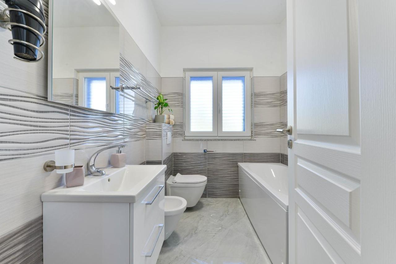 Family Friendly Apartments With A Swimming Pool Zadar - 18098 Esterno foto