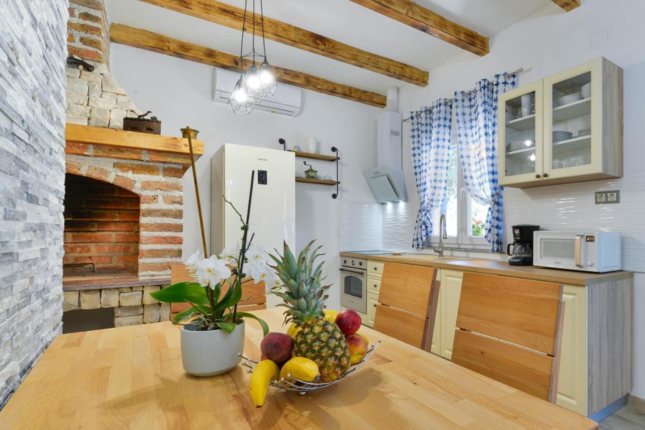 Family Friendly Apartments With A Swimming Pool Zadar - 18098 Esterno foto